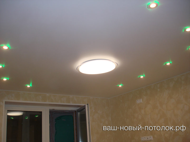  фото матового натяжного потолка со встроенными светильниками 