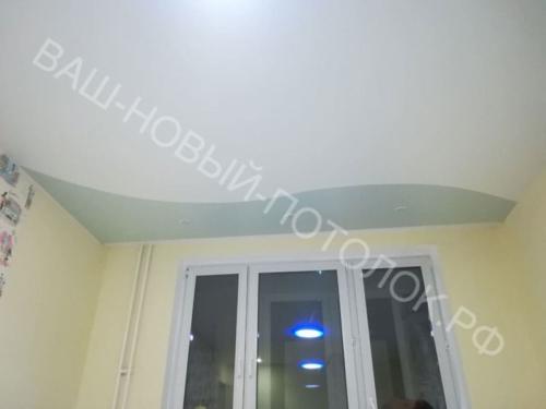 Спайка полотен разных цветов в детской комнате