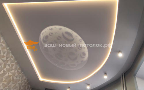 Двухуровневый натяжной потолок с фотопечатью и светодиодной лентой