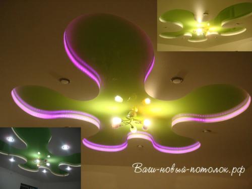 Двухуровневый натяжной потолок с цветным полотном, 40000р