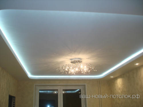 Двухуровневый потолок в спальне со светодиодной лентой