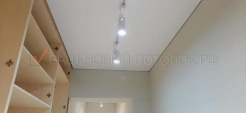 Еврокраб в коридоре с накладным треком заказчика