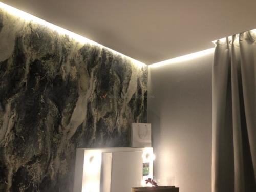 Тканевый натяжной потолок, светодиодная лента по периметру