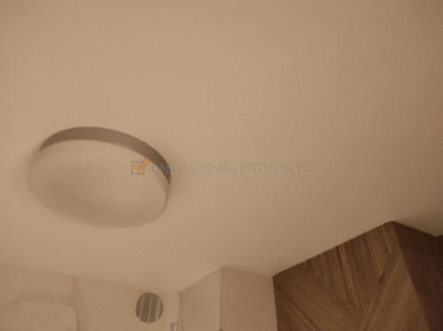 Бесщелевой потолок, стыковка полотна с гранитной плиткой