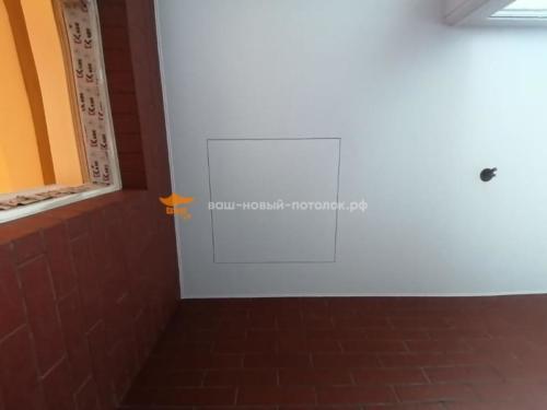 Натяжной потолок с люком на балконе