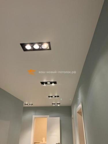 Бесщелевой потолок в коридоре