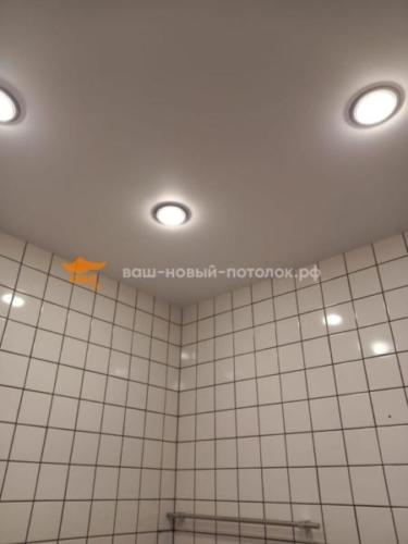 Бесщелевой потолок в ванной