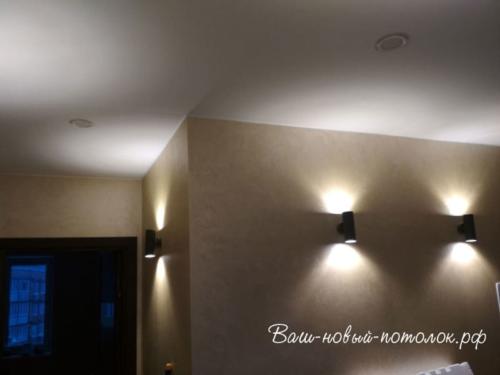 Белый тканевый натяжной потолок Descor