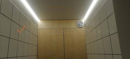 Парящий потолок с еврокрабом в туалете