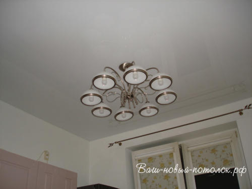 Глянцевый белый натяжной потолок 12м2. Стоимость 8200р