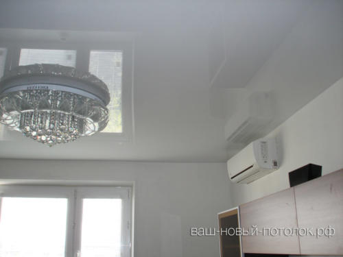 Глянцевый натяжной потолок ПВХ белый