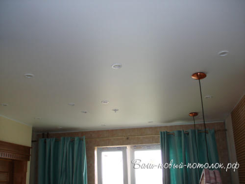 Комната 19м2; Сатин белый, встроенные светильники; 18600р