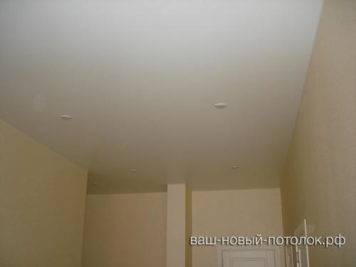 Натяжной потолок в коридоре 16м2, ПВХ матовый