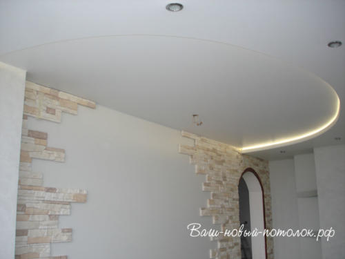 Натяжной потолок с подсветкой на кухне 12м2. Стоимость: 26800р