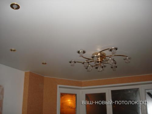 Натяжной потолок ПВХ матовый, кухня 8,5м2; стоимость 7 350р