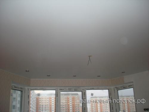 Натяжной потолок ПВХ матовый; кухня 15м2, вытяжка