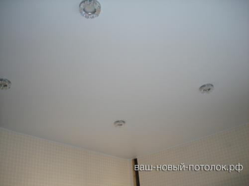 Натяжной потолок ПВХ, матовый; стоимость 9800р