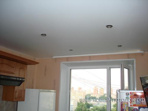 Натяжной потолок на кухне 8м2, 2 доп. угла