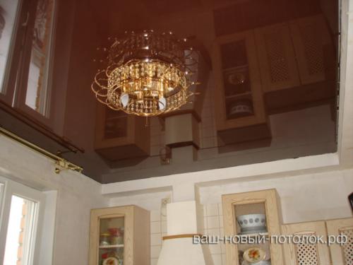 Натяжной потолок ПВХ коричневый, глянец, кухня 7м2