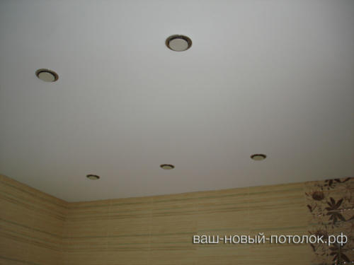 Белый матовый пвх потолок в ванной