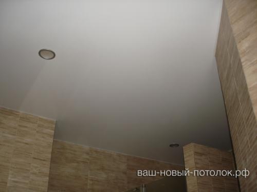 Белый матовый пвх потолок в ванной