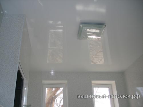Натяжной потолок ПВХ белый, глянец, ванной 12м2
